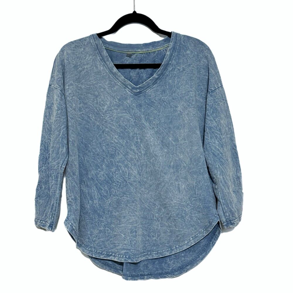 Medium V- neck acid wash top blue, t-shirt